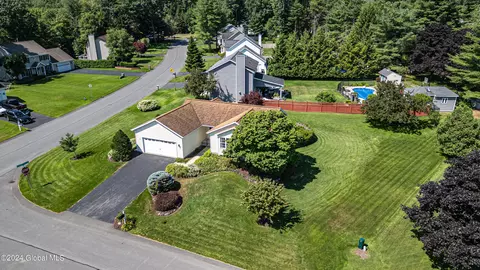 401 Deer Path, Schenectady, NY 12306 photo 4