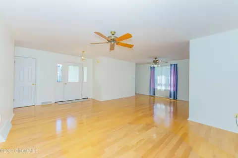 401 Deer Path, Schenectady, NY 12306 photo 13