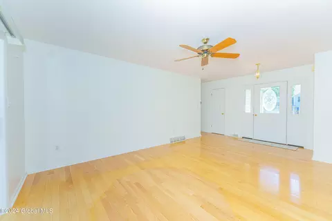 401 Deer Path, Schenectady, NY 12306 photo 14