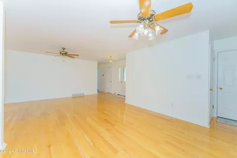 401 Deer Path, Schenectady, NY 12306 photo 19