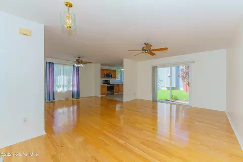 401 Deer Path, Schenectady, NY 12306 photo 11