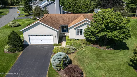 401 Deer Path, Schenectady, NY 12306 photo 6
