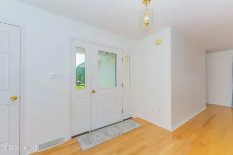 401 Deer Path, Schenectady, NY 12306 photo 10