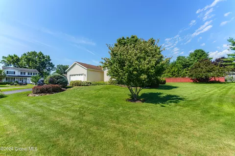 401 Deer Path, Schenectady, NY 12306 photo 9