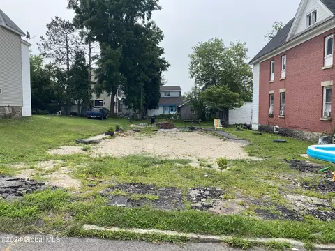 78 James St, Amsterdam, NY 12010