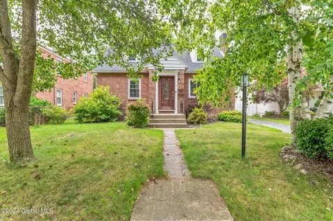 9 Kimberly St, Albany, NY 12205