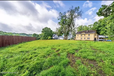 40-42 Finlay St, Amsterdam, NY 12010