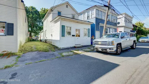 20 Reid St, Amsterdam, NY 12010