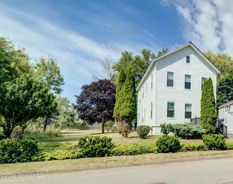16 John St, Johnstown, NY 12095