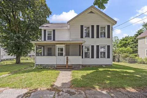 5 Edward St, Valley Falls, NY 12185