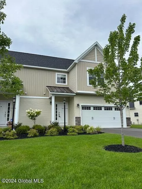 7 Jordan Ct, Latham, NY 12110