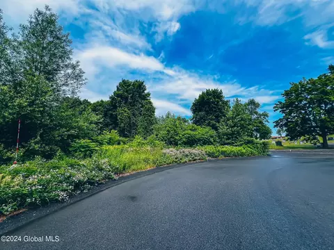 24 Isabel Ct, Albany, NY 12205