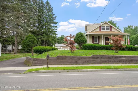 282 Schoolhouse Rd, Albany, NY 12203