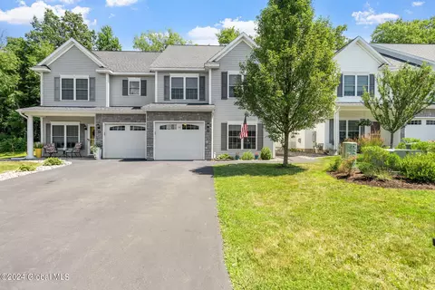 32 Reutter Dr, Selkirk, NY 12158