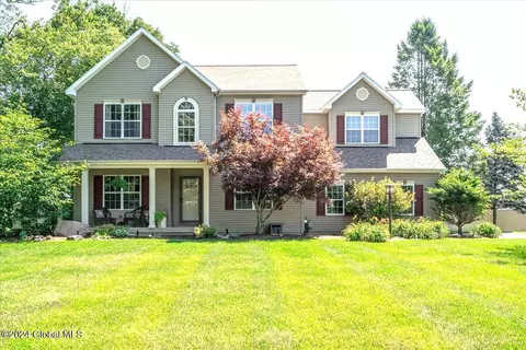 8 Tern Ct, Rexford, NY 12148