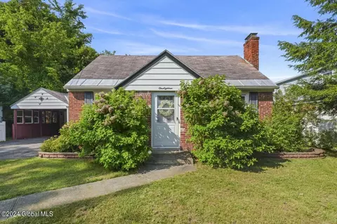 118 Vaughn Dr, Albany, NY 12203