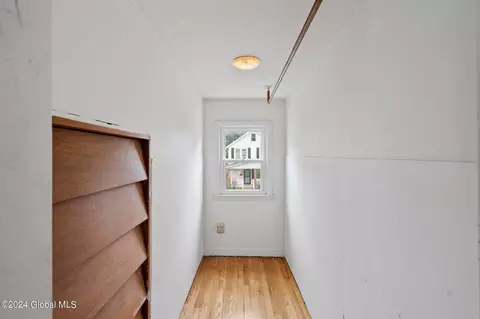 Entry Way - 1119 Keyes Ave, Schenectady, NY 12309 photo 4 of 5