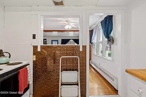 Entry Way - 1119 Keyes Ave, Schenectady, NY 12309 photo 2 of 5