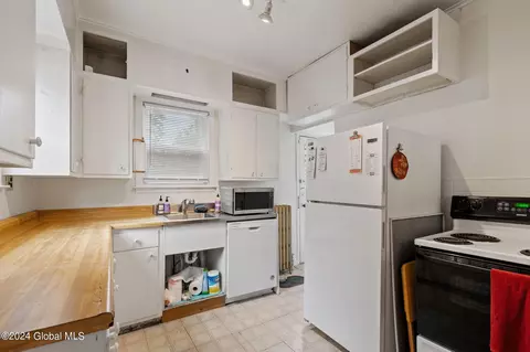 Kitchen - 1119 Keyes Ave, Schenectady, NY 12309 photo 1 of 3