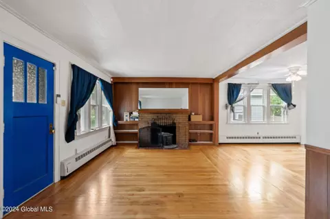 Living - 1119 Keyes Ave, Schenectady, NY 12309 photo 2 of 6