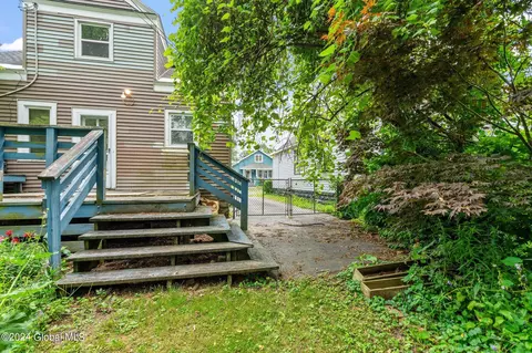 Exterior - 1119 Keyes Ave, Schenectady, NY 12309 photo 6 of 8