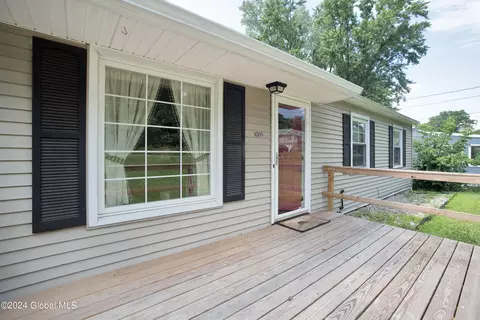 1009 9th Ave, Troy, NY 12182