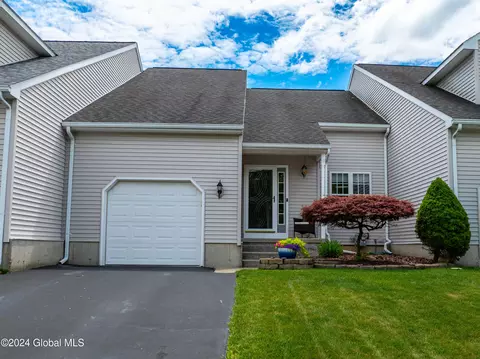 36 Raylinsky Ln # B, Mechanicville, NY 12118