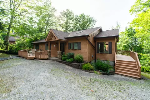 537 S Shore Rd, Johnstown, NY 12078