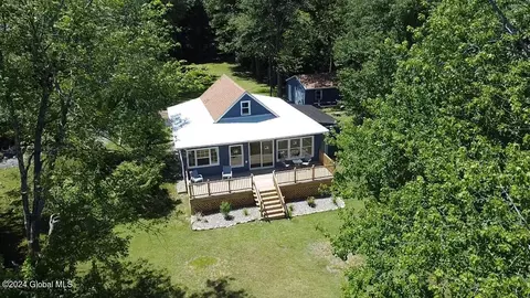 35 Lake Shore Dr, Nassau, NY 12123