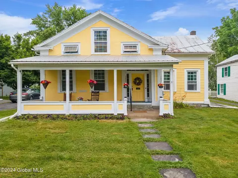 153 Main St, Esperance, NY 12066