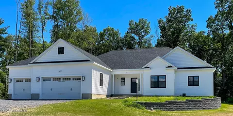 54 Hubbs Rd, Ballston Lake, NY 12019