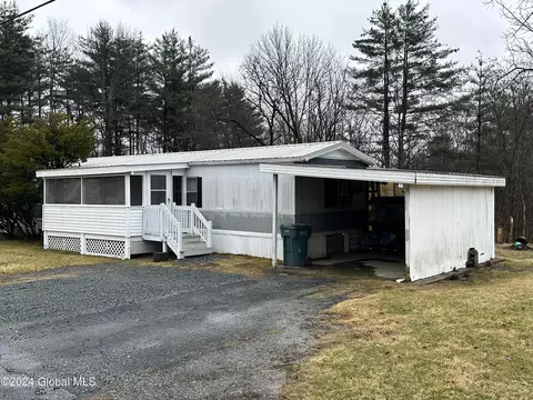 32 Scott St, Hoosick Falls, NY 12090