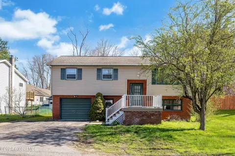 2 Georgia Ct, Rensselaer, NY 12144