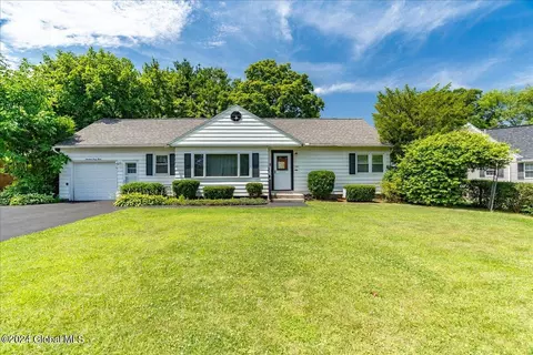 1943 Clifton Park Rd, Schenectady, NY 12309