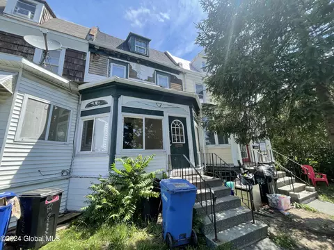 2 Manning Sq, Albany, NY 12206