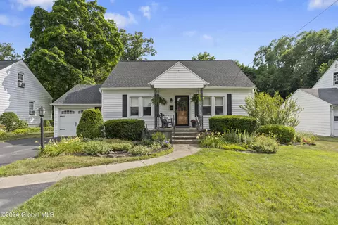 2053 Chepstow Rd, Schenectady, NY 12303