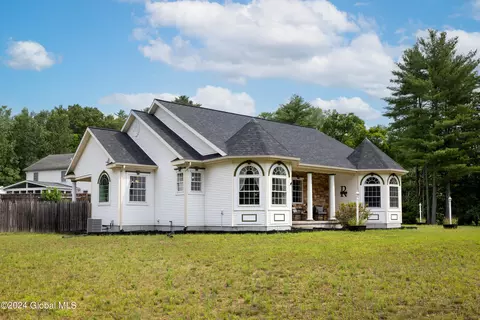 7 Birdsall Rd, Queensbury, NY 12804