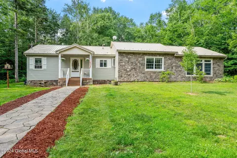 26 Wood Rd, Sand Lake, NY 12153