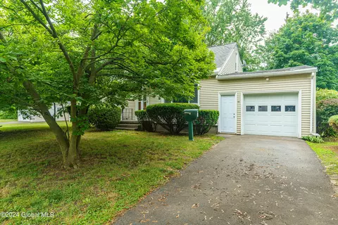 14 Warmington St, Colonie, NY 12205