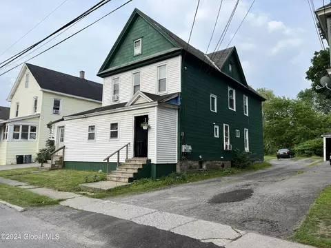 13 S Chase St, Johnstown, NY 12095