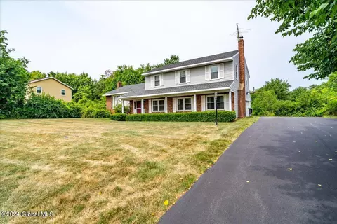 1421 Fox Hollow Rd, Niskayuna, NY 12309
