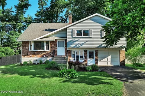 1009 Valentine Dr, Schenectady, NY 12303