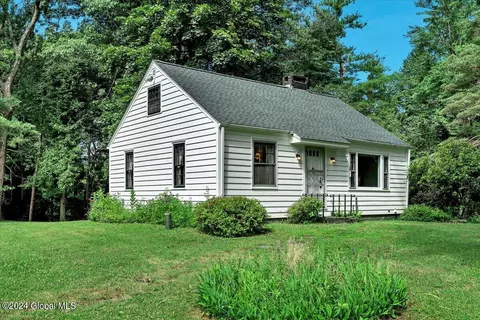 1699 Best Rd, Rensselaer, NY 12144