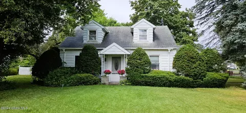 1030 Roberta Rd, Schenectady, NY 12303