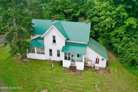 183 Paradise Point Rd, Mayfield, NY 12117