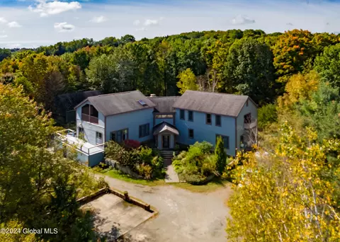15 Grandview Dr, Poestenkill, NY 12140