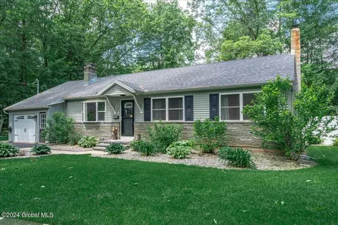 6 Herrick Dr, Glenville, NY 12302