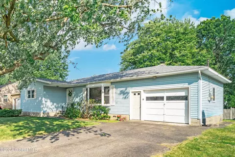 26 Crisafulli Dr, Albany, NY 12205
