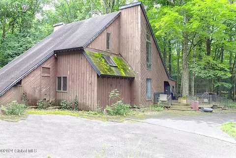 68 French Mountain Dr, Lake George, NY 12845