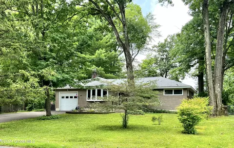 52 Brockley Dr, Delmar, NY 12054